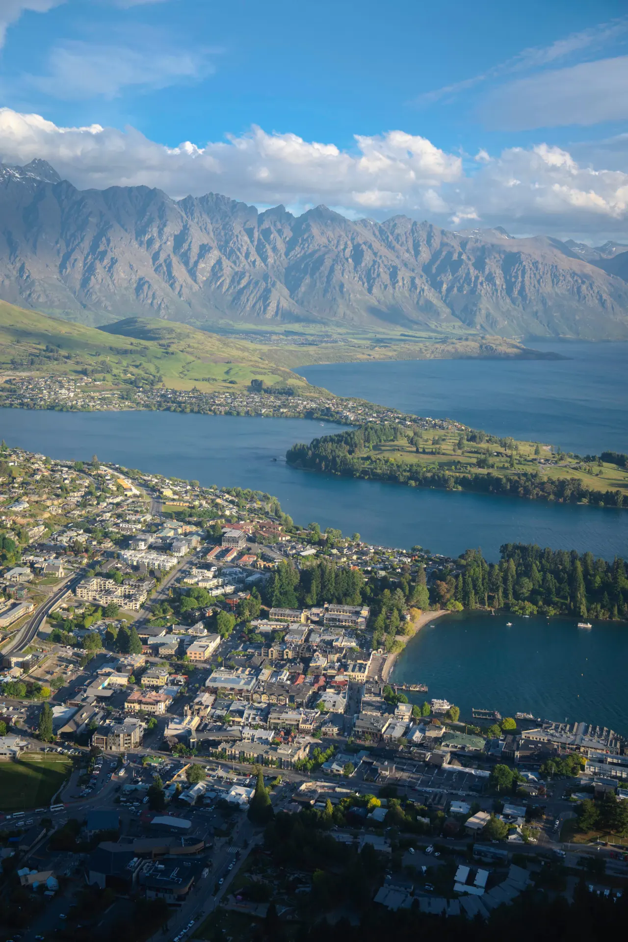 Queenstown and Lake Wakatipu beneath the Southern Alps